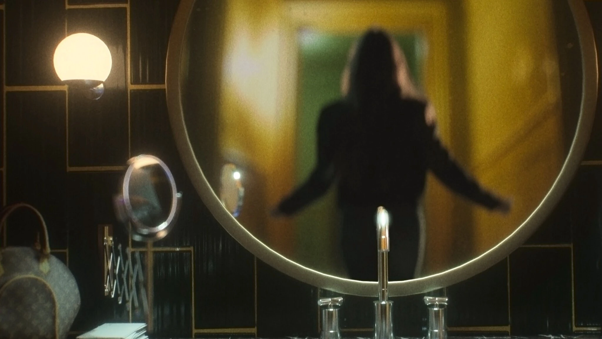 Phim Angi: Cuộc sống giả, tội ác thật - Angi: Fake Life, True Crime (2025)