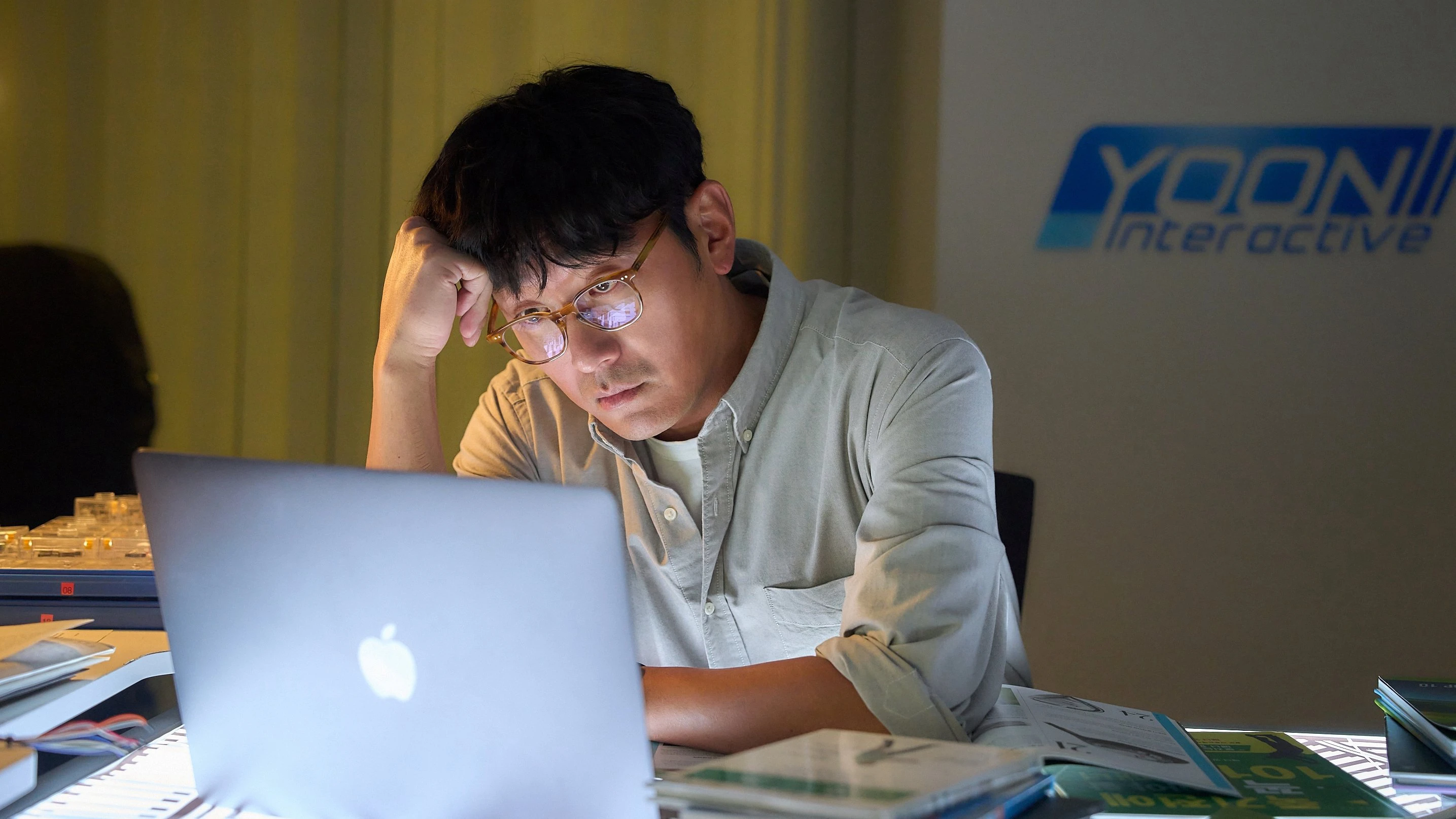 Phim Đầu Xuôi Đuôi Đút Lót - Lobby (2025)