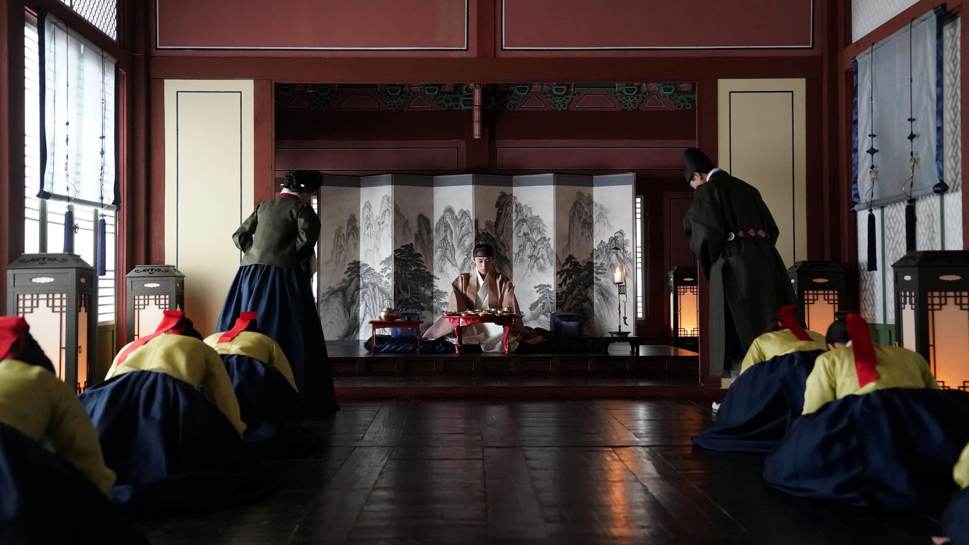 Dưới Bóng Điện Hạ