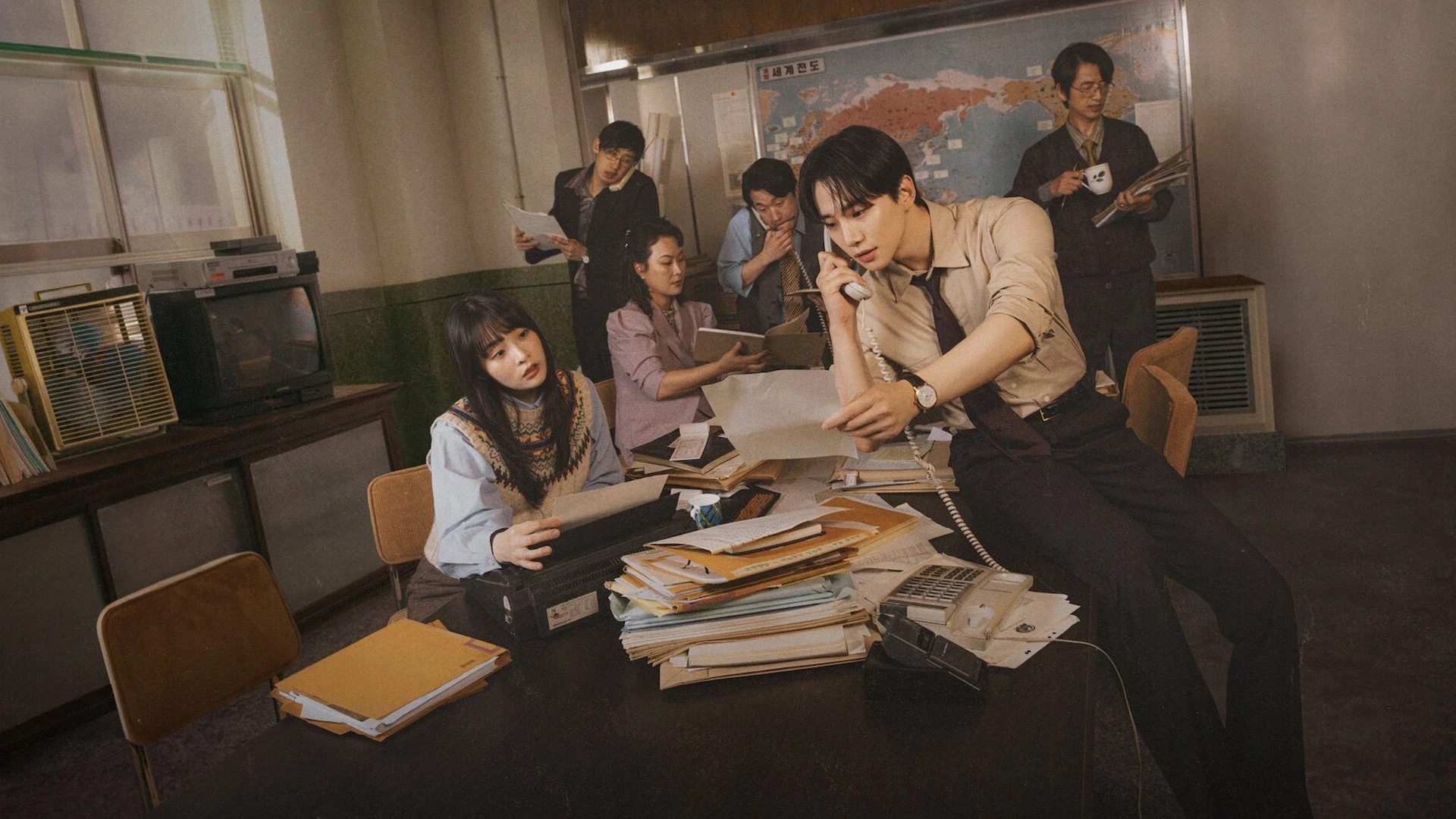 Phim Gia Đình Bão Tố - Typhoon Family (2025)