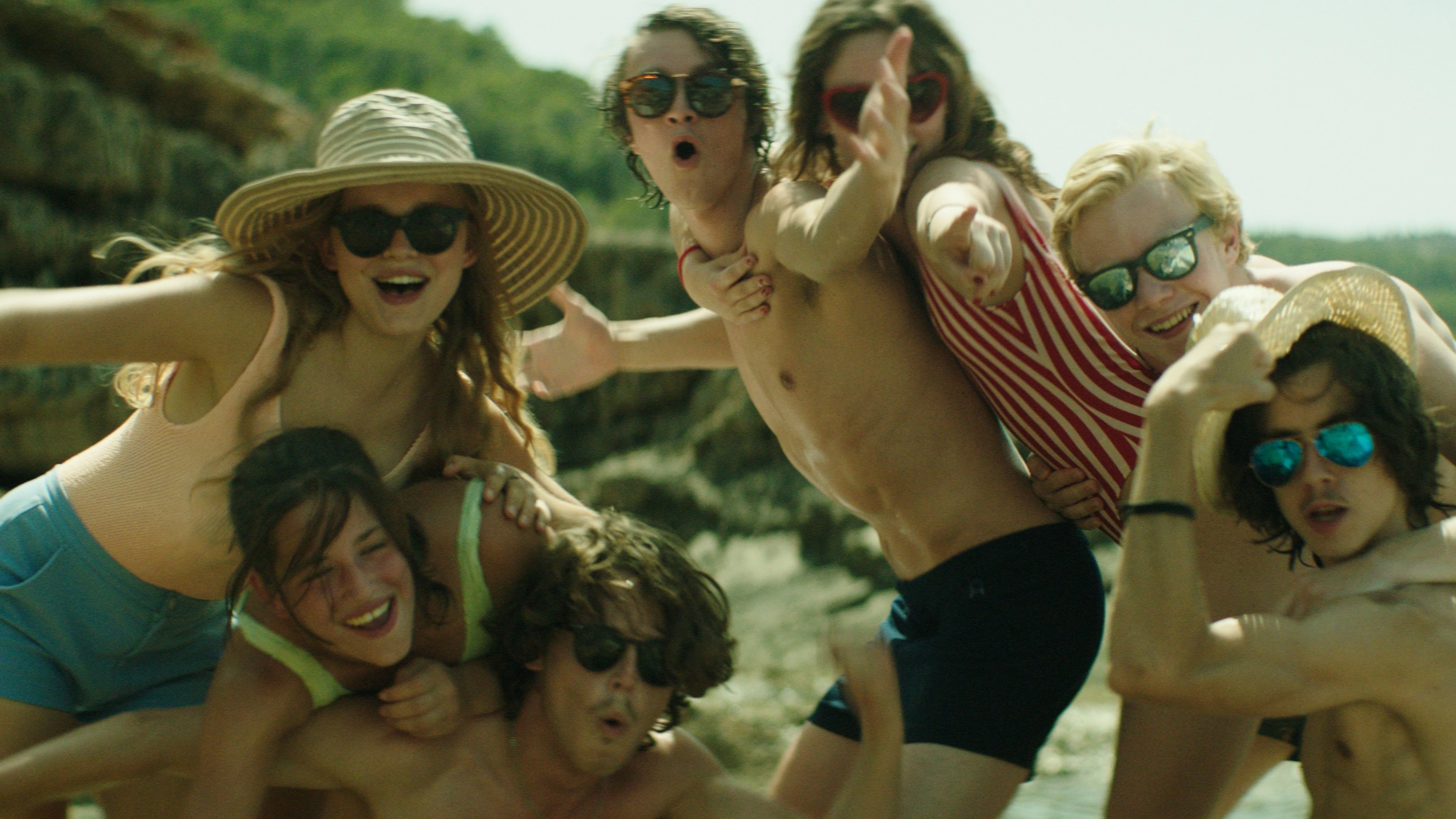 Phim Khám Phá - Wij/We (2018)