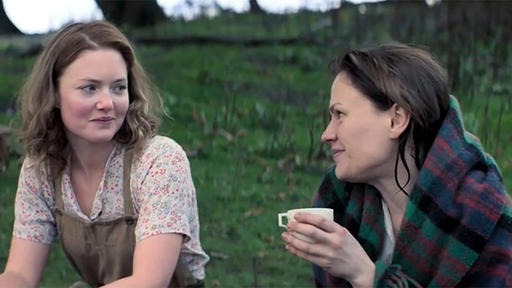 Phim Môi Hôn Ngọt Ngào - Tell It to the Bees (2019)