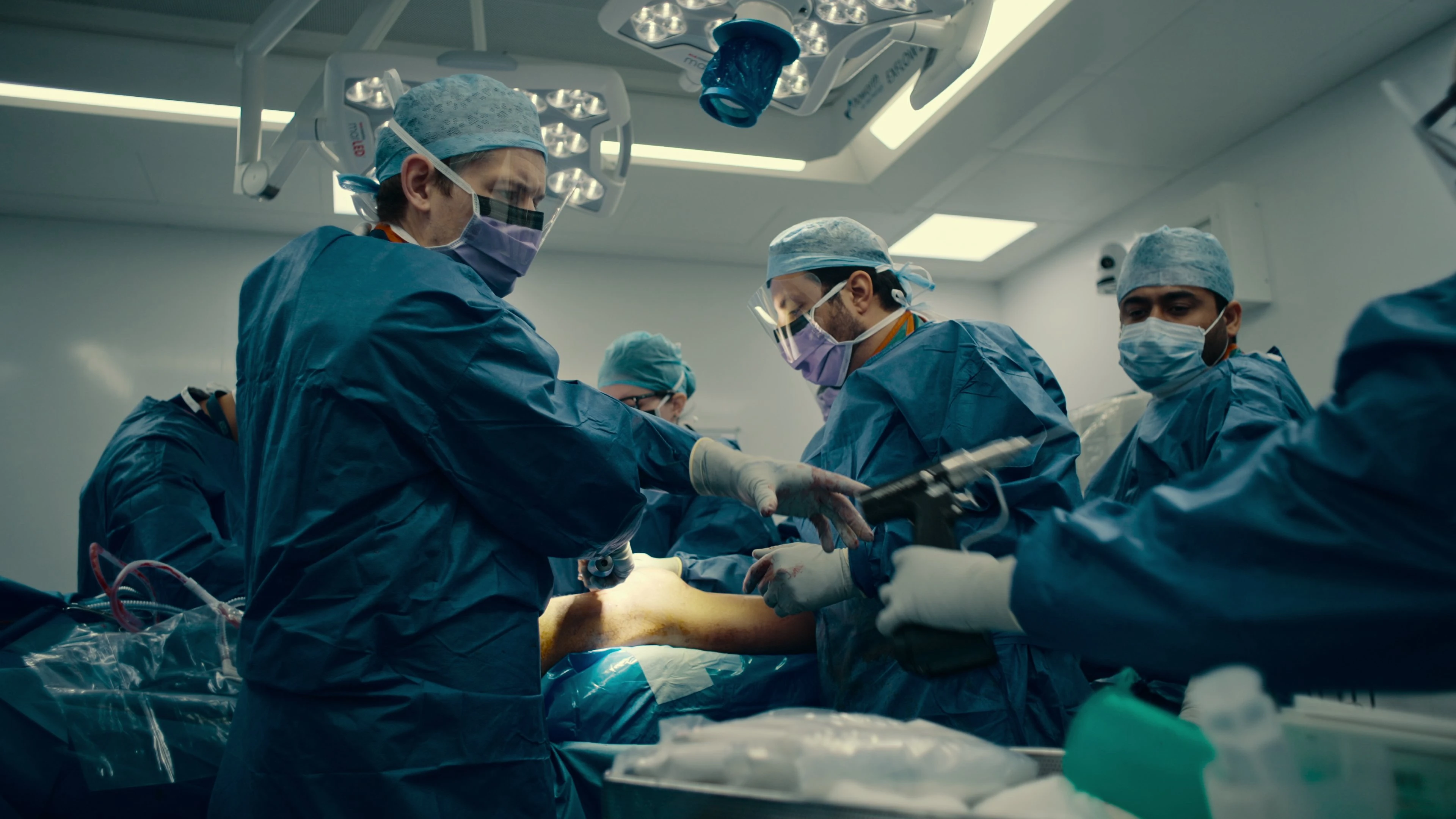 Phim Nguy Cấp: Lằn Ranh Sinh Mạng - Critical: Between Life and Death (2025)